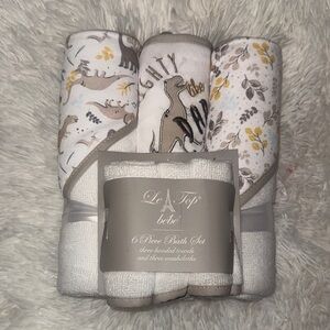 Le Top Beige and White Bath Set